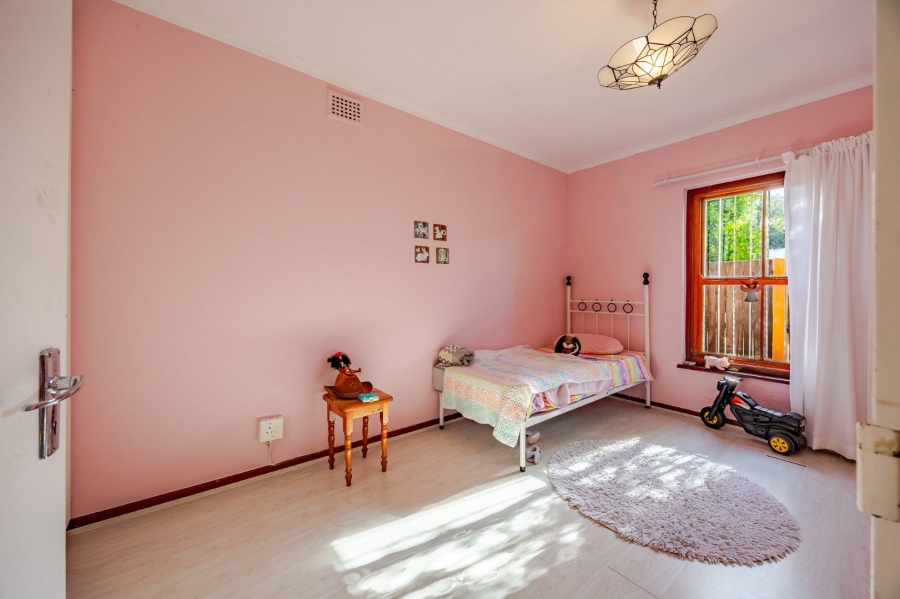 5 Bedroom Property for Sale in Lakeside Western Cape